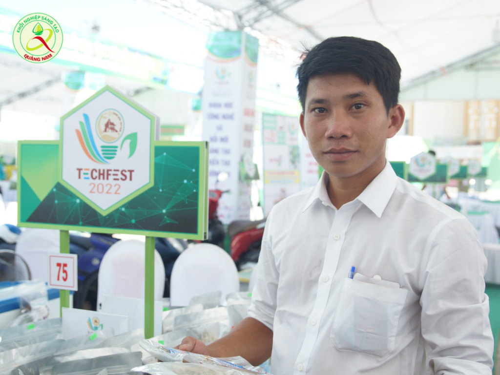 Anh Nguyễn Tiến Mạnh - Giám đốc của HTX Nông - Ngư nghiệp Núi thành - NT Food rất phấn khởi khi tham gia chương trình Livestream