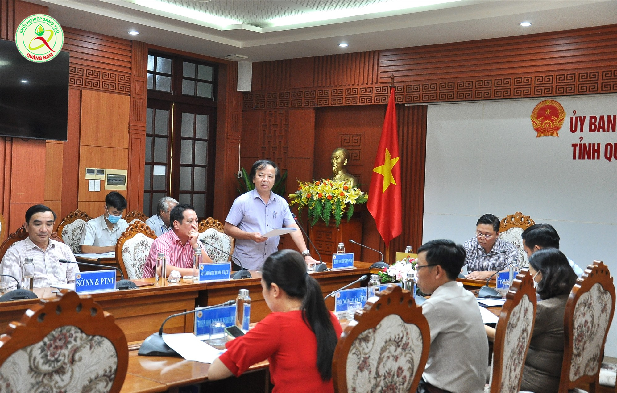 Ông Phạm Ngọc Sinh - Phó Giám đốc Sở KH-CN, Trưởng ban Điều hành hỗ trợ khởi nghiệp sáng tạo tỉnh trình bày dự thảo đề án tổ chức Năm quốc gia khởi nghiệp - Quảng Nam 2023