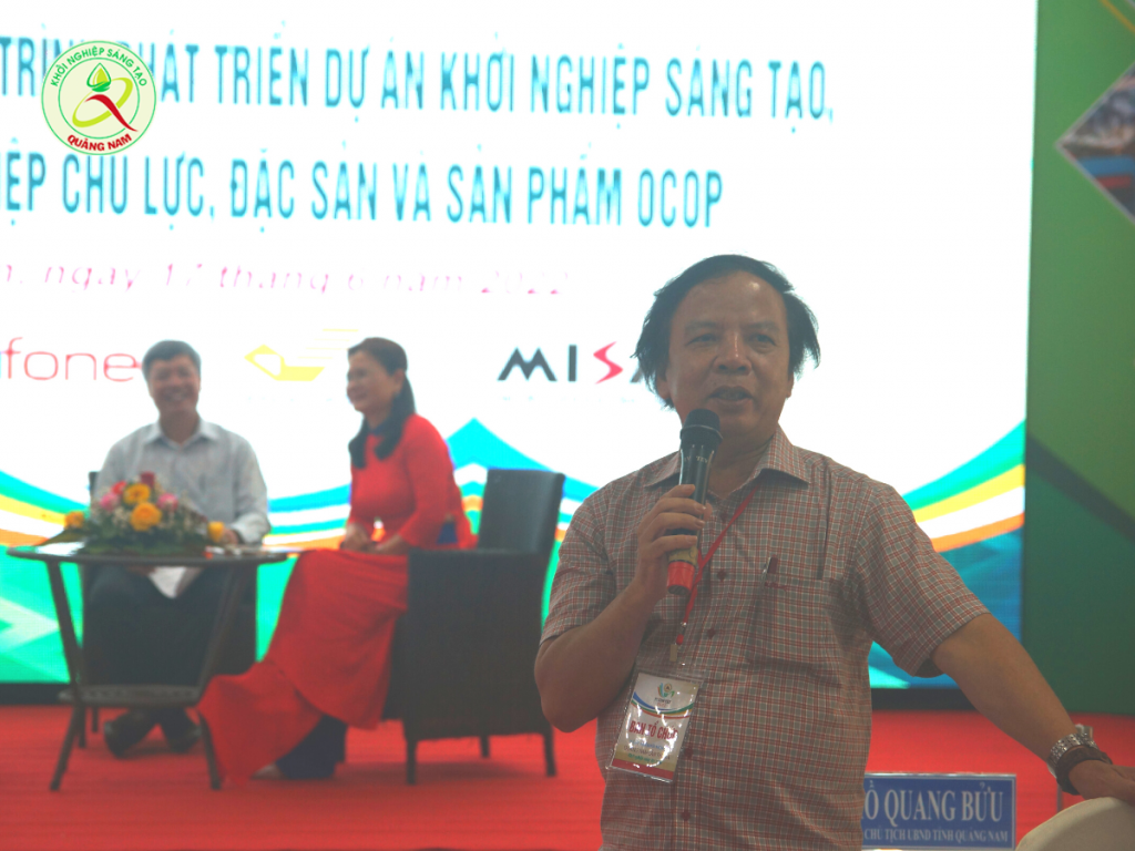 Ông Phạm Ngọc Sinh - Phó Giám đốc Sở Khoa học và Công nghệ, Trưởng Ban điều hành hỗ trợ khởi nghiệp sáng tạo tỉnh Quảng Nam giải đáp thắc mắc của các doanh nghiệp khởi nghiêp.