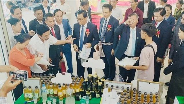 Sản phẩm của chị Nguyễn Thị Hồng Vân được chọn làm quà biếu cho nước bạn Lào.