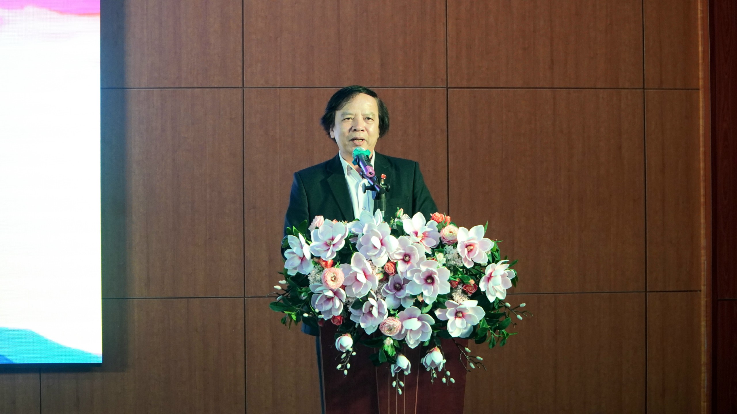Ông Phạm Ngọc Sinh – Phó Giám đốc Sở khoa học và công nghệ, Trưởng Ban Điều hành hỗ trợ khởi nghiệp sáng tạo tỉnh Quảng Nam phát biểu tại diễn đàn